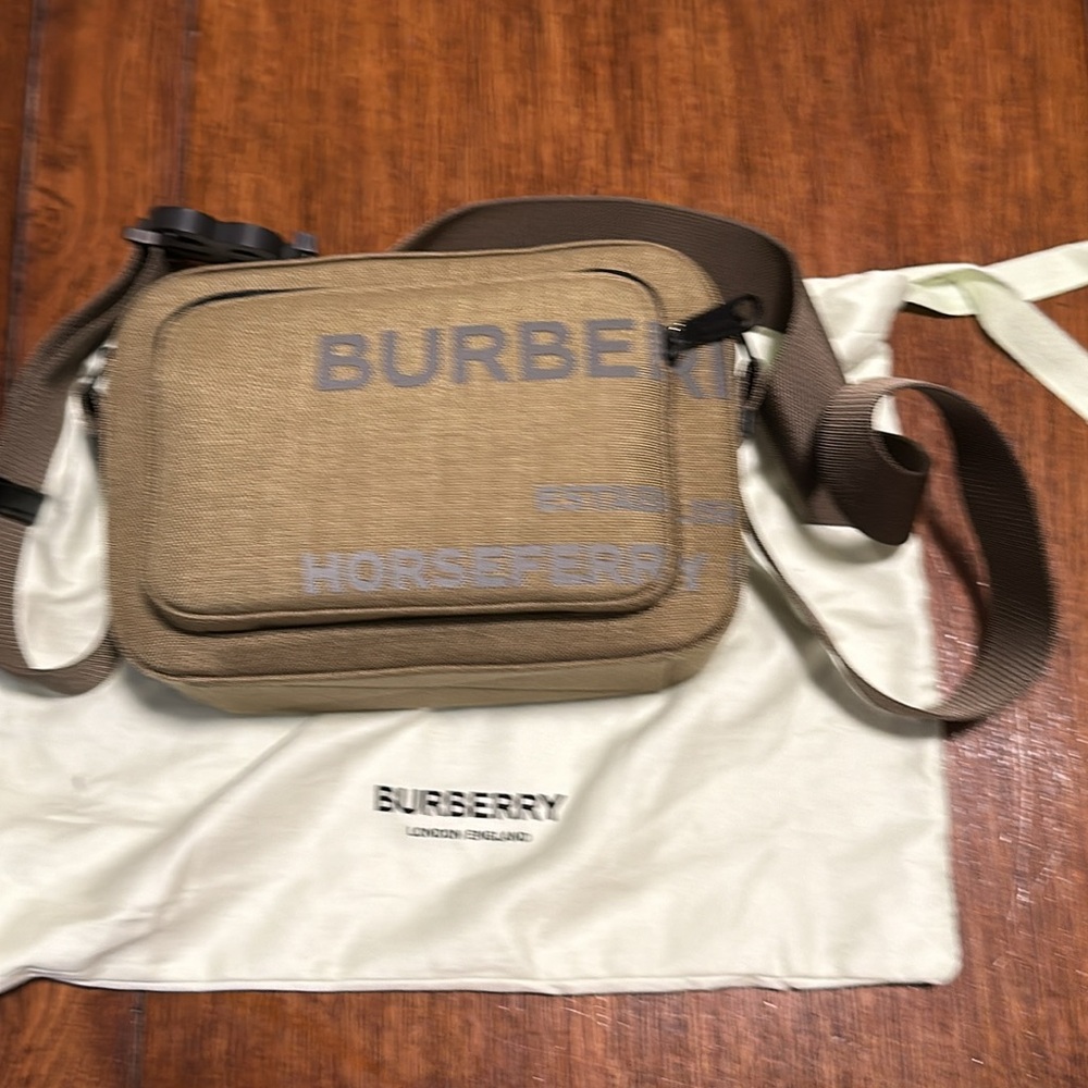 NWOT Burberry Horseferry Logo Crossbody bag in green canvas